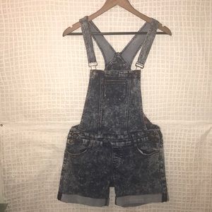 90’s style short overalls